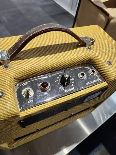 Fender - 816-0500-100 2